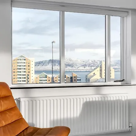 Penthouse On The Shopping Street-free Parking