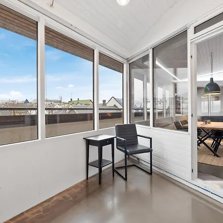 Penthouse On The Shopping Street-free Parking * Reykjavik