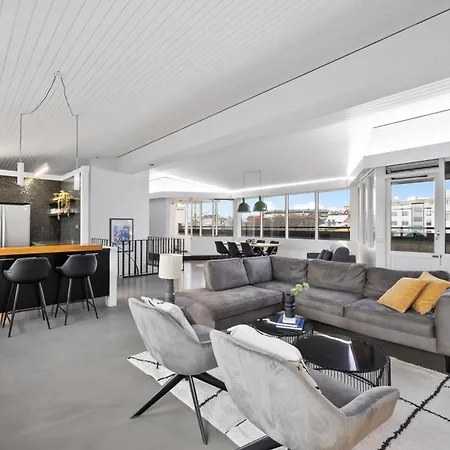 Penthouse On The Shopping Street-free Parking Reykjavik
