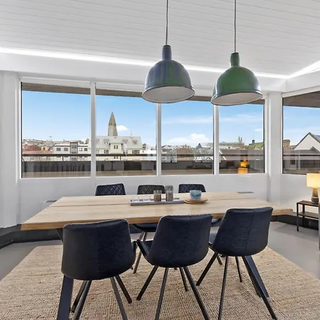 Penthouse On The Shopping Street-free Parking *