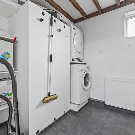 Penthouse On The Shopping Street-free Parking Apartment