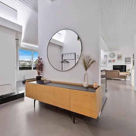 Penthouse On The Shopping Street-free Parking