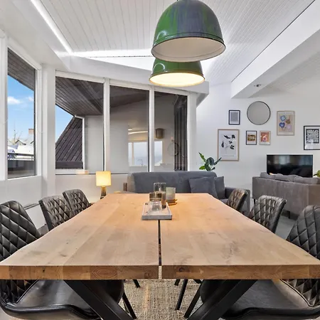 Apartment Penthouse On The Shopping Street-free Parking Reykjavik