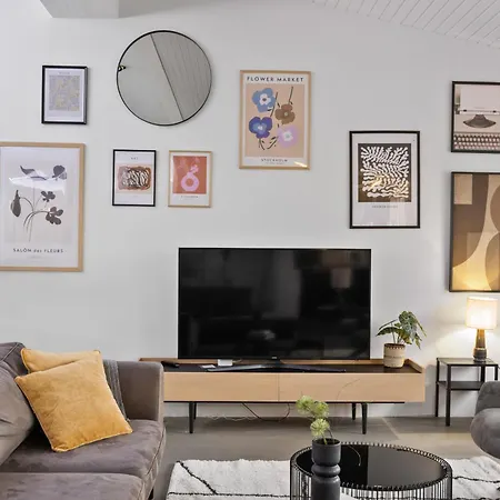 Penthouse On The Shopping Street-free Parking Apartment *