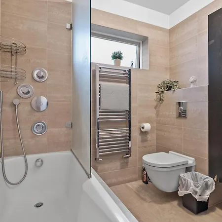 Apartment Penthouse On The Shopping Street-free Parking *